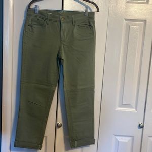 NWOT LOFT modern cuffed crop jeans in olive green size 4